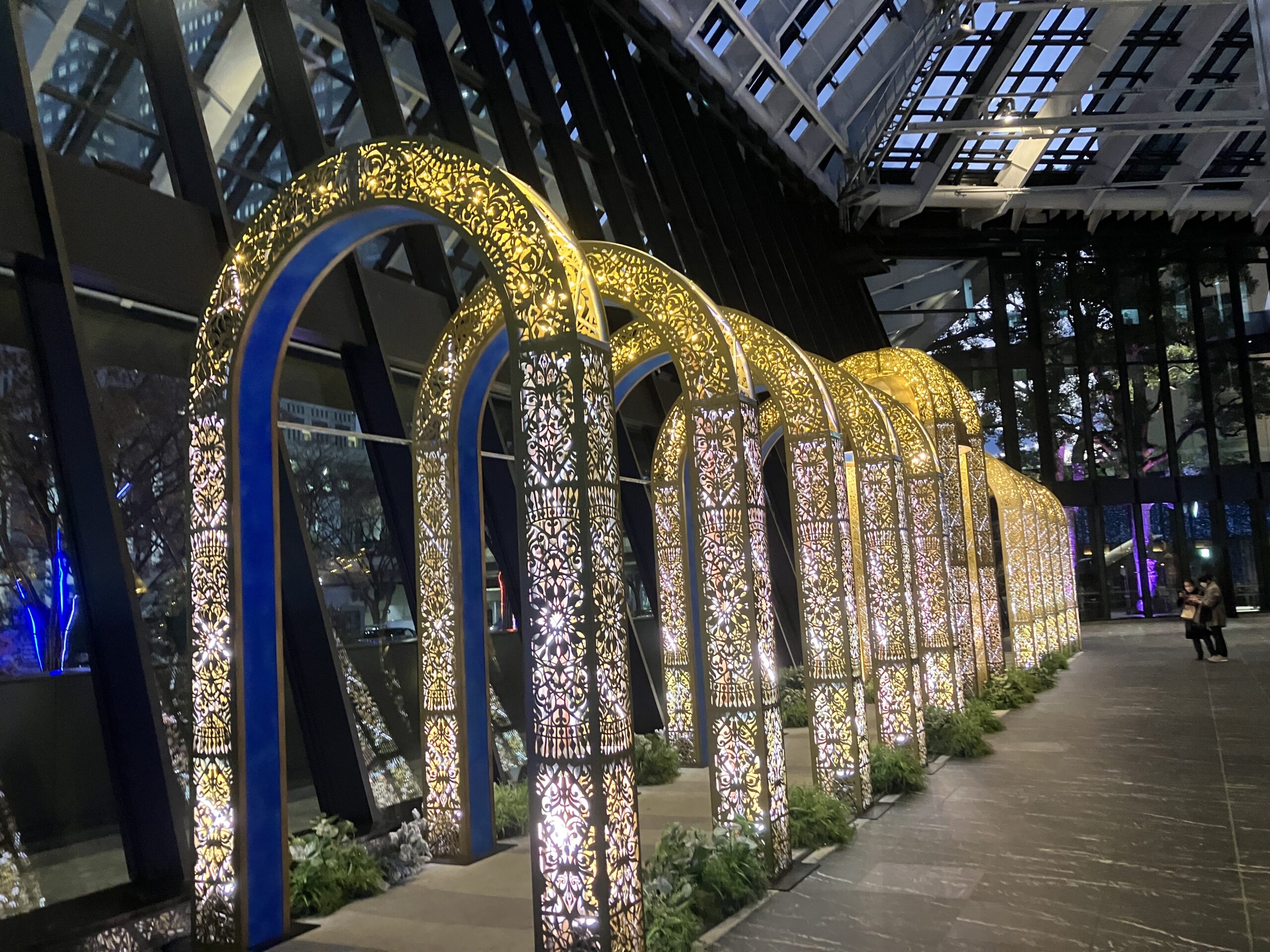 住友ビル内のツリー以外の装飾・光のゲート