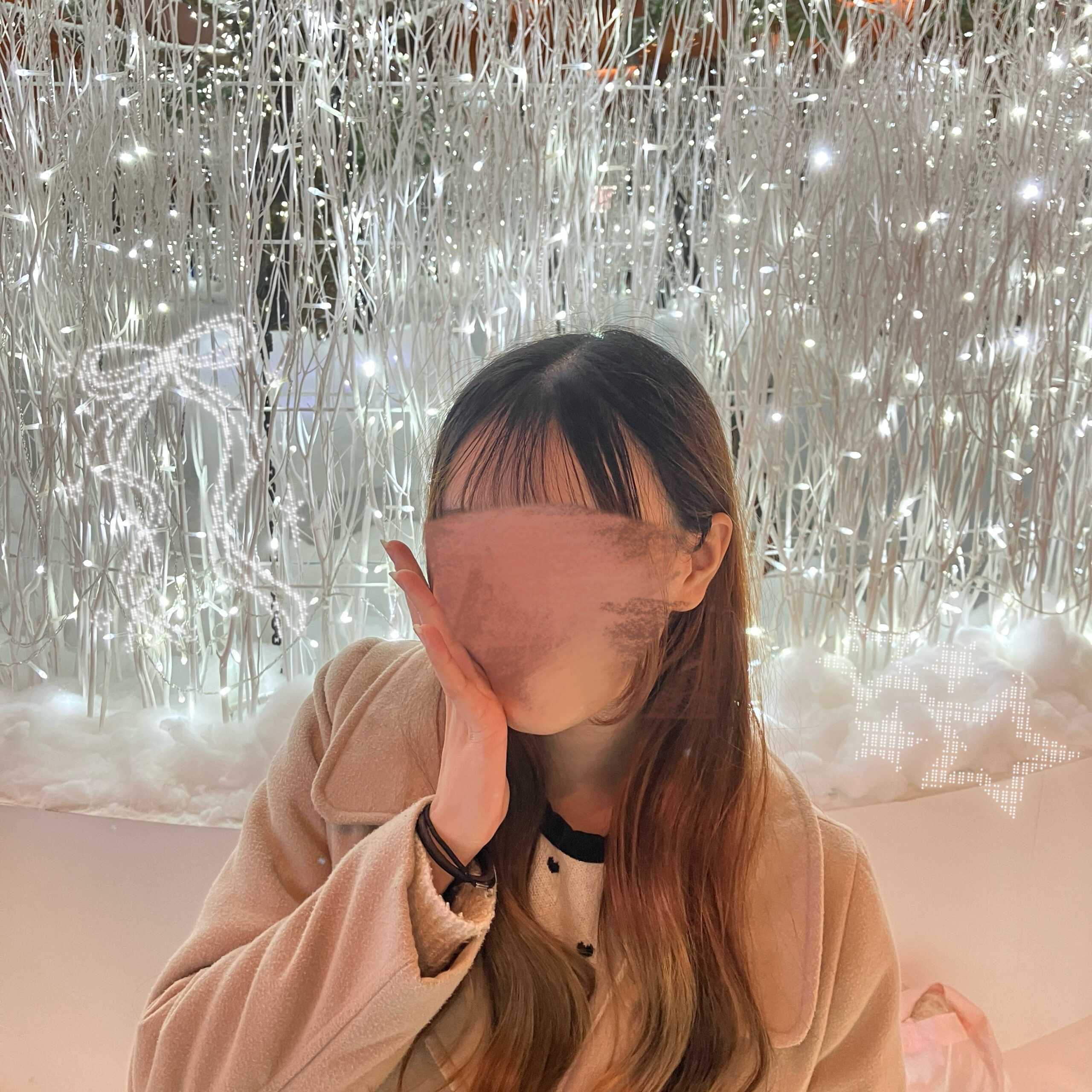 ツリーの周りの椅子で撮った写真